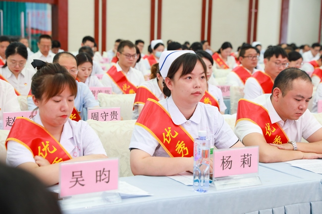 蕪湖市中醫(yī)醫(yī)院召開慶祝中國共產(chǎn)黨成立100周年暨“兩優(yōu)一先”表彰大會(圖4)