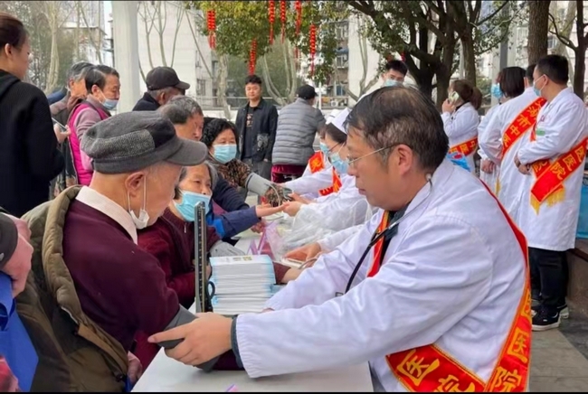 人人關(guān)注腎健康——我院腎病科開展“世界腎臟病日”義診活動(圖2)