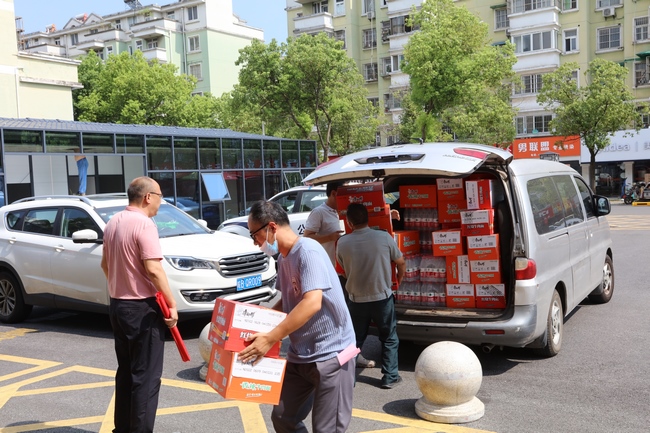 擁軍慰問(wèn)送關(guān)懷 警民共建一家親(圖1)