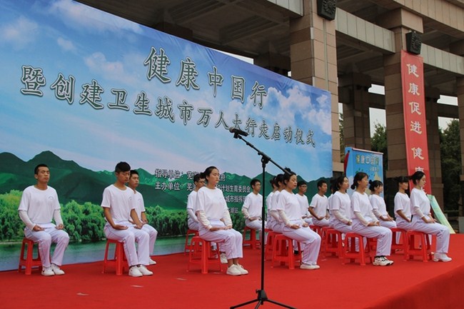 我院參加2016年“健康中國行”暨 創(chuàng)建省級衛(wèi)生城市萬人大行走活動(圖3)