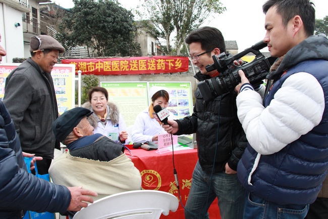 我院參加蕪湖市文化科技衛(wèi)生“三下鄉(xiāng)”活動(dòng)(圖5)