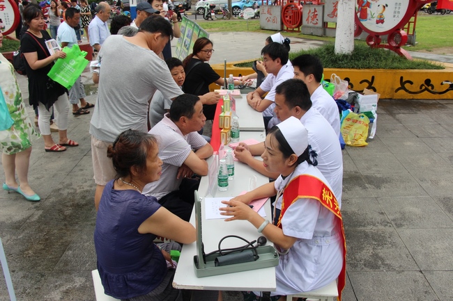 我院參加“2017年健康中國(guó)行－合理膳食”蕪湖站系列主題活動(dòng)(圖3)