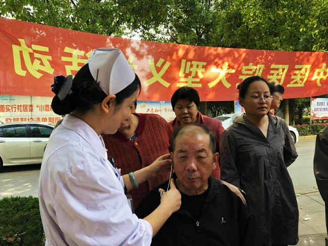 便民服務暖人心—-我院深入李巷社區(qū)開展義診活動(圖6)