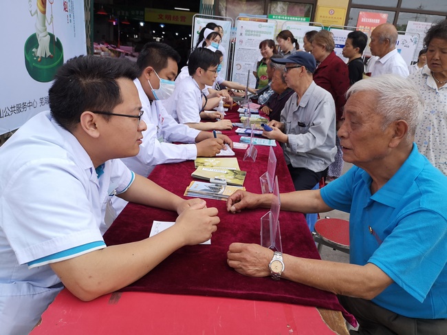 我院聯(lián)合弋磯山街道舉辦5.31世界無(wú)煙日健康進(jìn)社區(qū)主題活動(dòng)(圖1)
